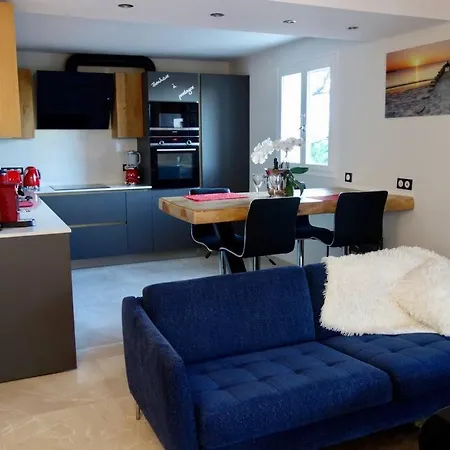 Elegant-cosy 2p55m2 Dans Bas De Provencale ! *
