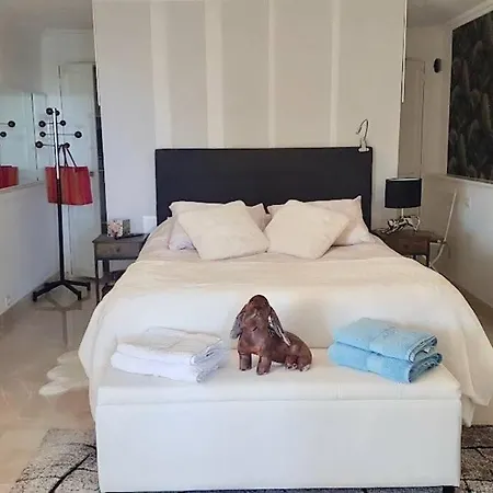 Elegant-cosy 2p55m2 Dans Bas De Provencale ! *