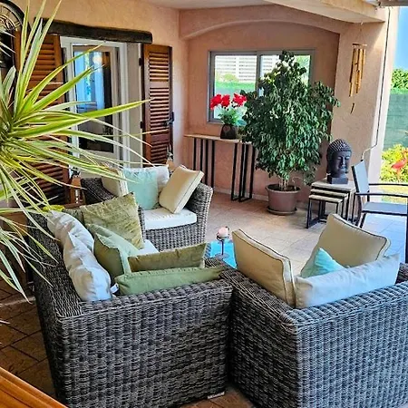 Elegant-cosy 2p55m2 Dans Bas De Provencale !