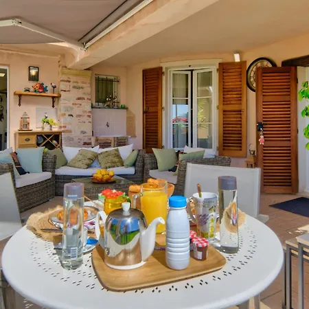 Elegant-cosy 2p55m2 Dans Bas De Provencale !