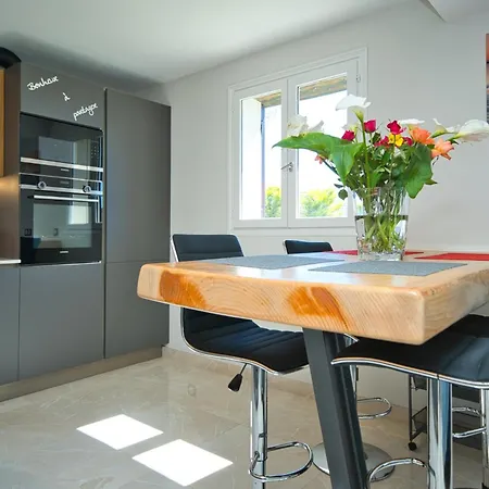 Apartment Elegant-cosy 2p55m2 Dans Bas De Provencale ! *
