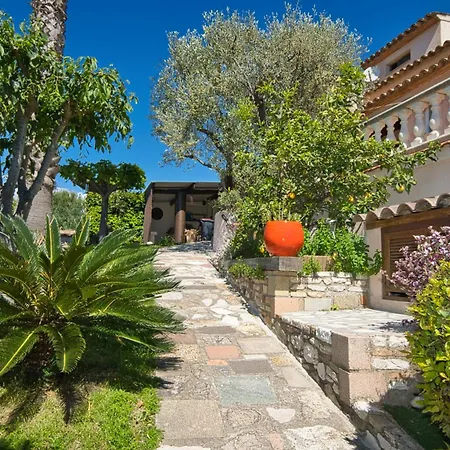 Elegant-cosy 2p55m2 Dans Bas De Provencale !