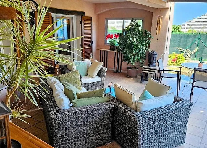 Elegant-cosy 2p55m2 Dans Bas De Provencale !