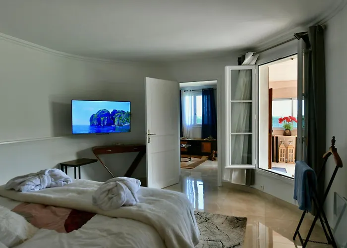 Elegant-cosy 2p55m2 Dans Bas De Provencale ! *