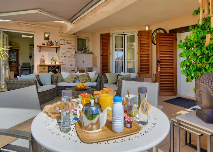 Elegant-cosy 2p55m2 Dans Bas De Provencale !