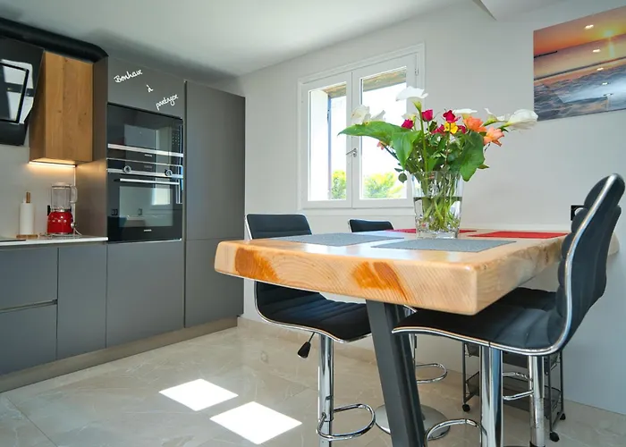 Appartamento Elegant-cosy 2p55m2 Dans Bas De Provencale ! *