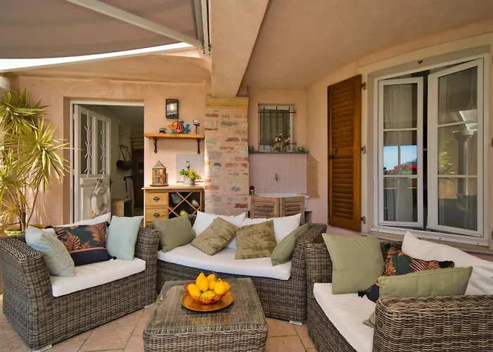 Elegant-cosy 2p55m2 Dans Bas De Provencale !