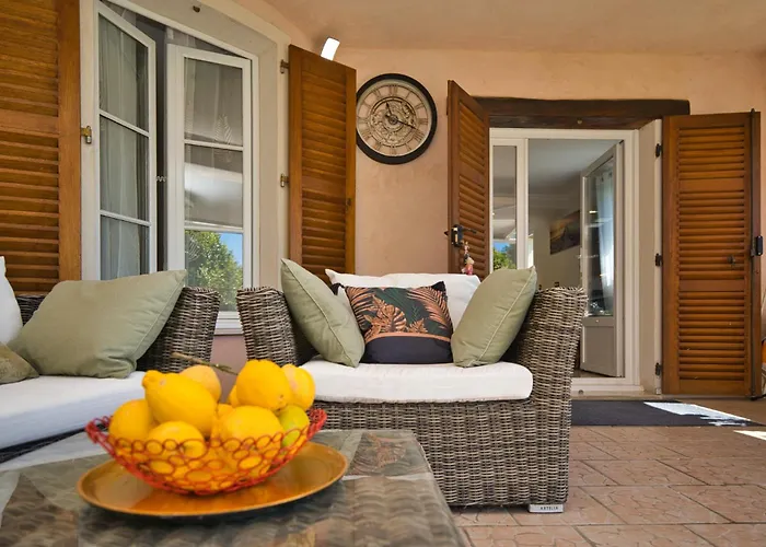 Elegant-cosy 2p55m2 Dans Bas De Provencale !